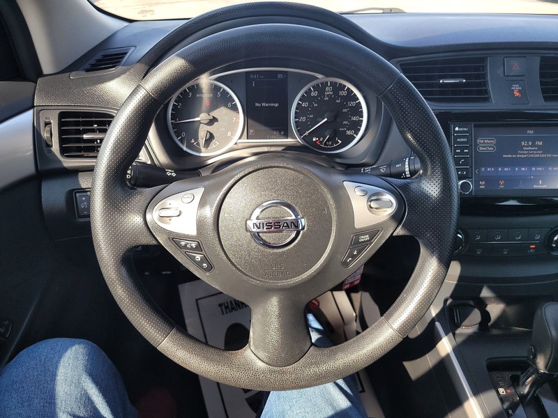 Nissan Sentra Vehicle Full-screen Gallery Image 13