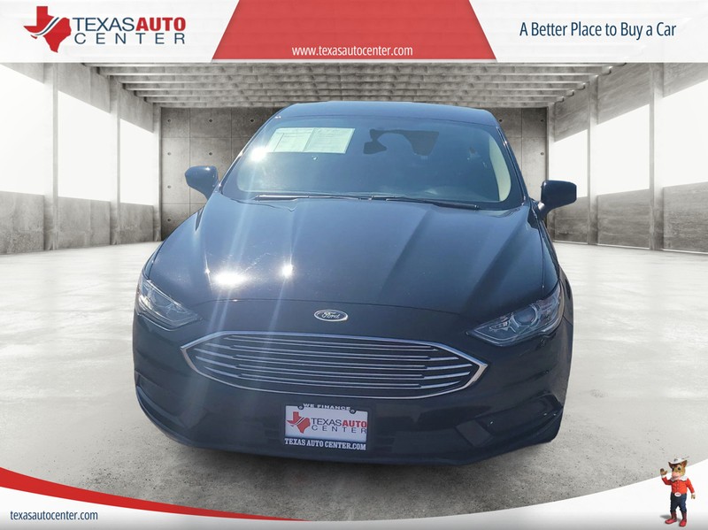 Ford Fusion Vehicle Full-screen Gallery Image 3