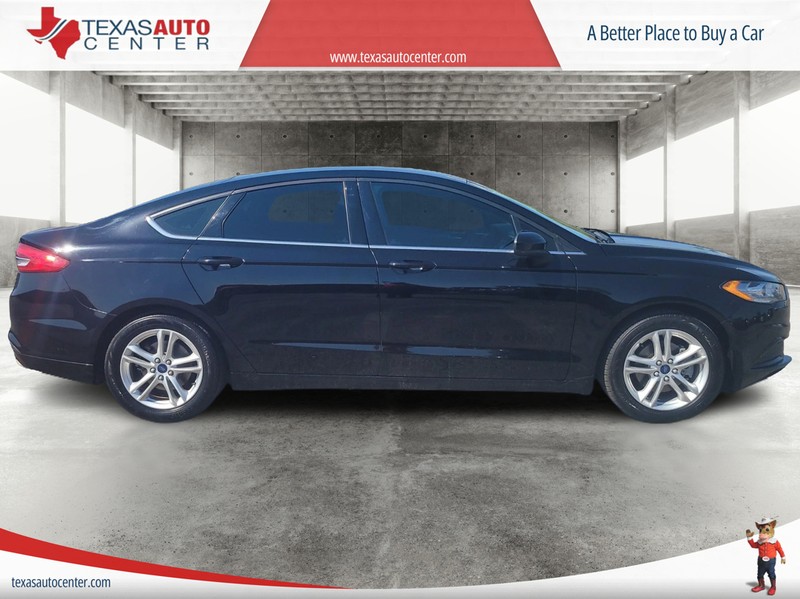 Ford Fusion Vehicle Full-screen Gallery Image 4