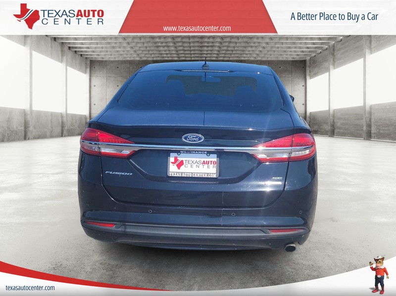 Ford Fusion Vehicle Full-screen Gallery Image 6