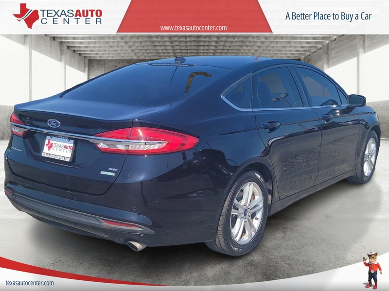 Ford Fusion Vehicle Full-screen Gallery Image 7