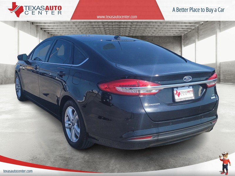 Ford Fusion Vehicle Full-screen Gallery Image 8