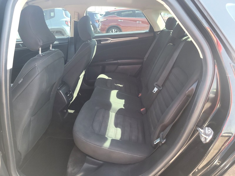 Ford Fusion Vehicle Full-screen Gallery Image 10