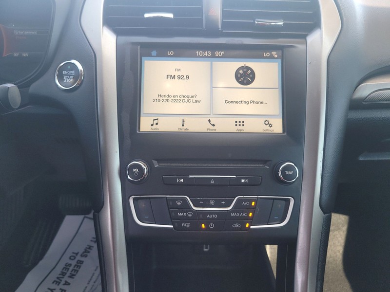 Ford Fusion Vehicle Full-screen Gallery Image 11