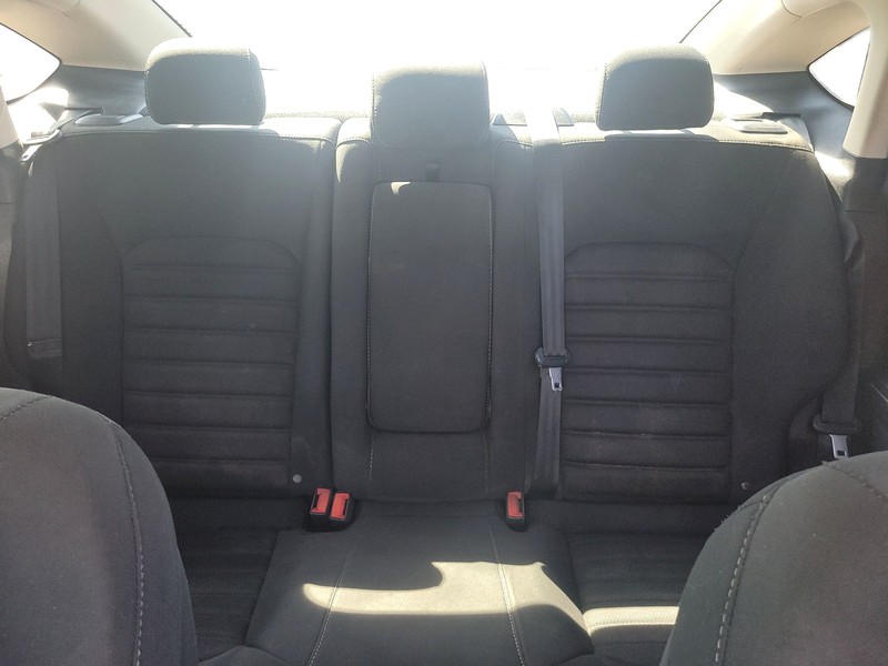 Ford Fusion Vehicle Full-screen Gallery Image 12