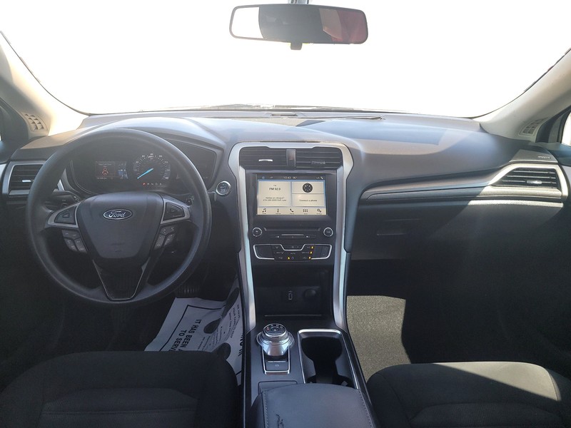 Ford Fusion Vehicle Full-screen Gallery Image 15