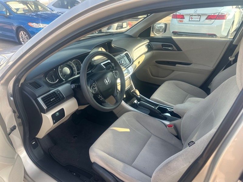 Honda Accord Vehicle Full-screen Gallery Image 9