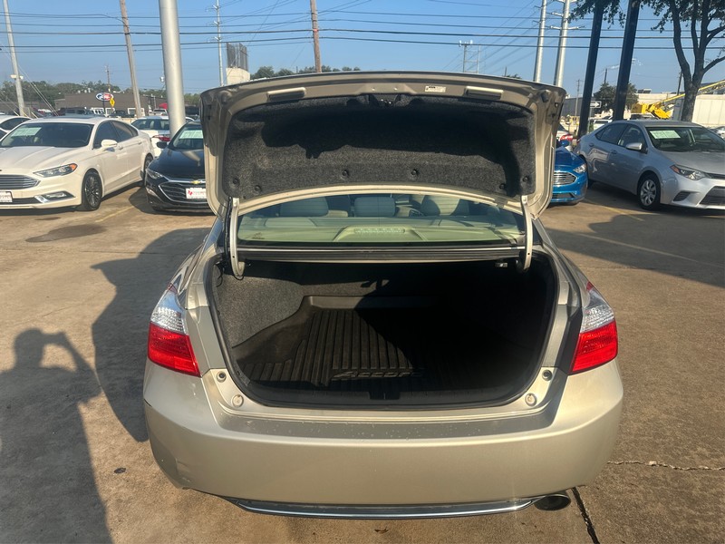 Honda Accord Vehicle Full-screen Gallery Image 11