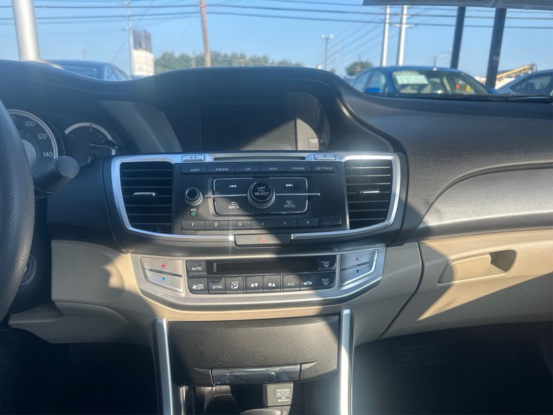 Honda Accord Vehicle Full-screen Gallery Image 12