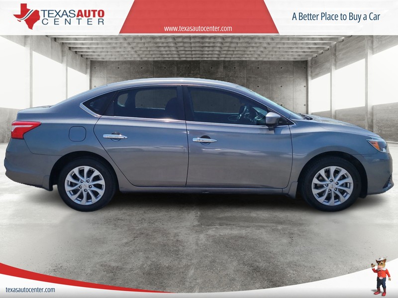 Nissan Sentra Vehicle Full-screen Gallery Image 4