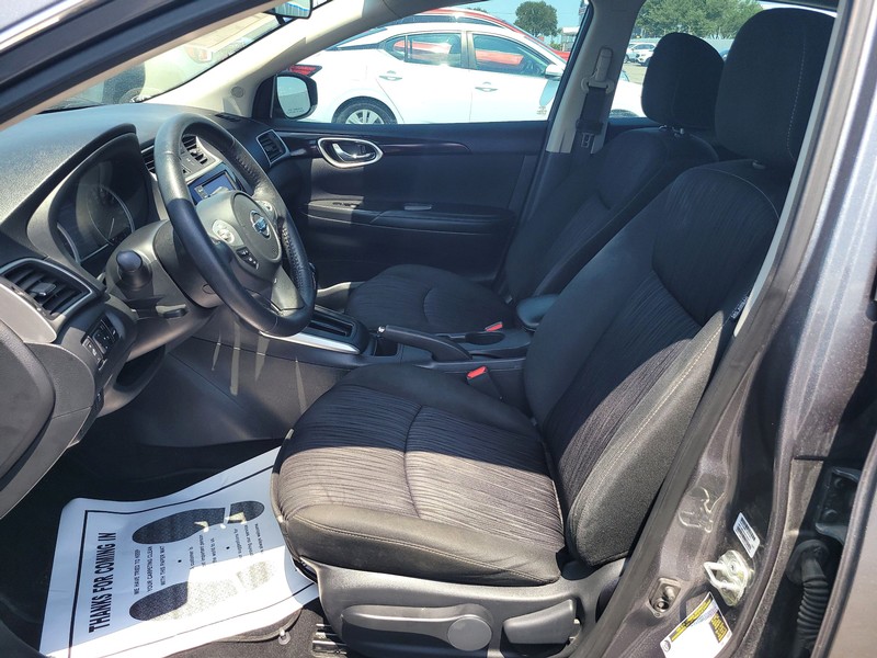 Nissan Sentra Vehicle Full-screen Gallery Image 9