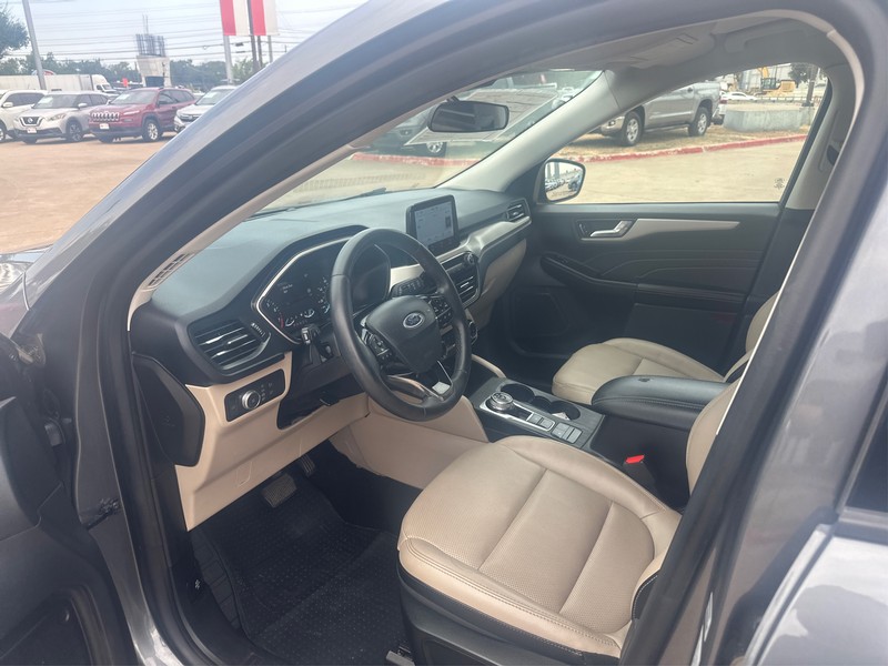 Ford Escape Vehicle Full-screen Gallery Image 9