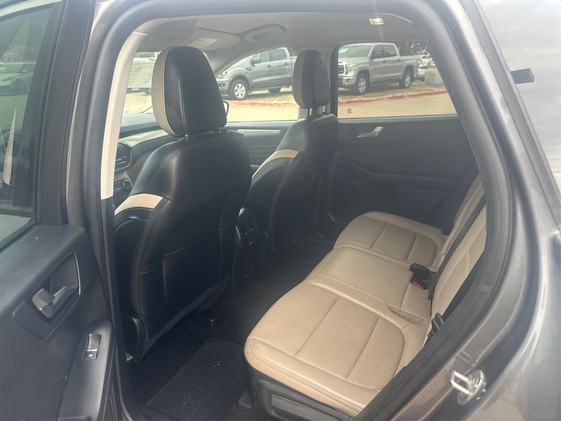 Ford Escape Vehicle Full-screen Gallery Image 10