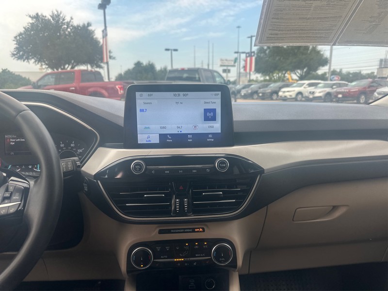 Ford Escape Vehicle Full-screen Gallery Image 12