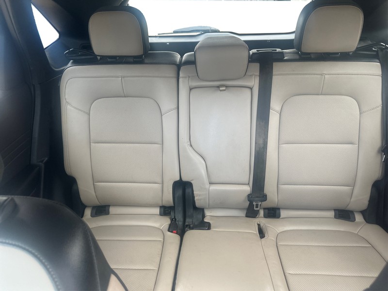 Ford Escape Vehicle Full-screen Gallery Image 13