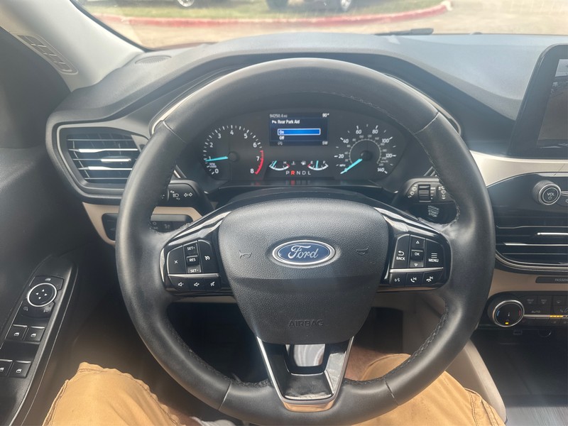 Ford Escape Vehicle Full-screen Gallery Image 14