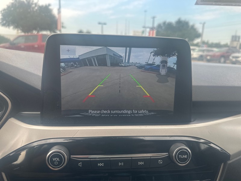 Ford Escape Vehicle Full-screen Gallery Image 17