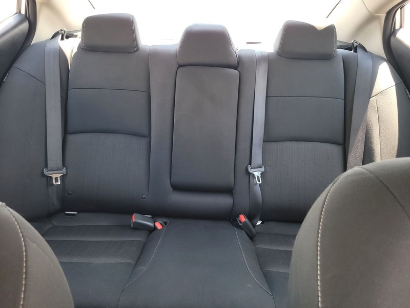 Nissan Altima Vehicle Full-screen Gallery Image 12