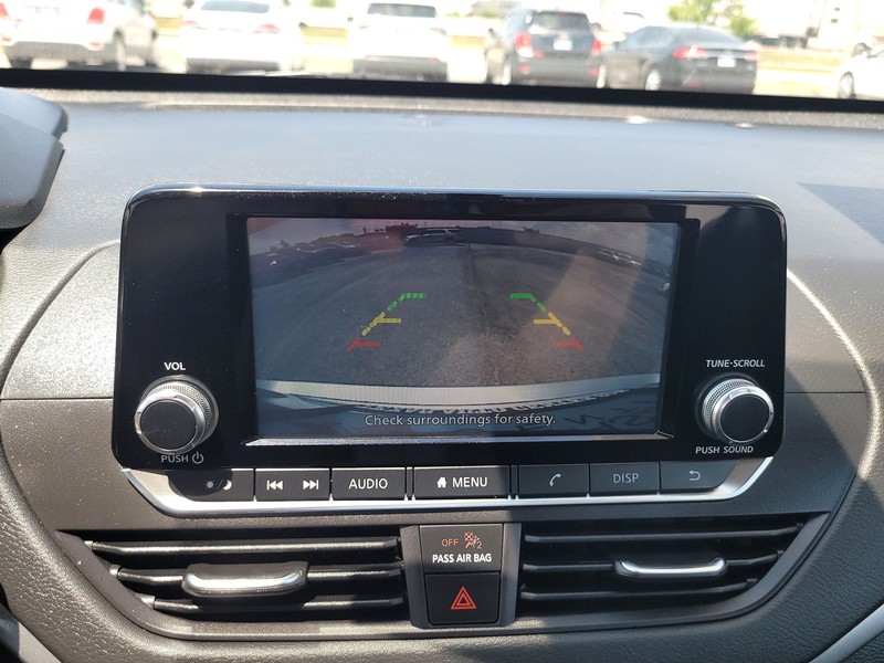 Nissan Altima Vehicle Full-screen Gallery Image 16