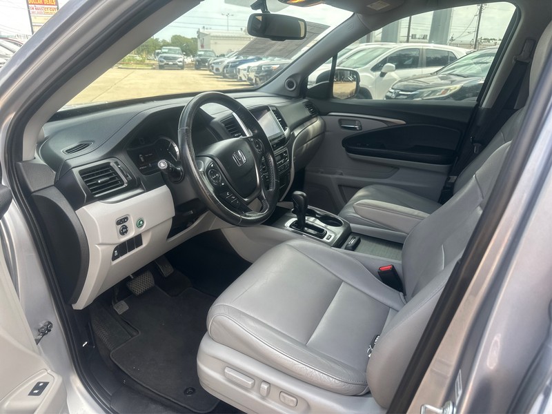 Honda Pilot Vehicle Full-screen Gallery Image 9