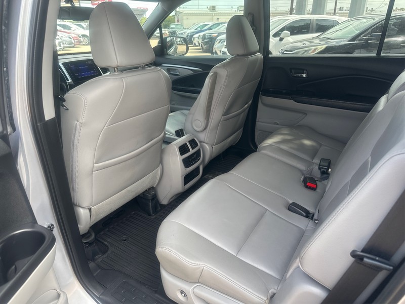 Honda Pilot Vehicle Full-screen Gallery Image 10