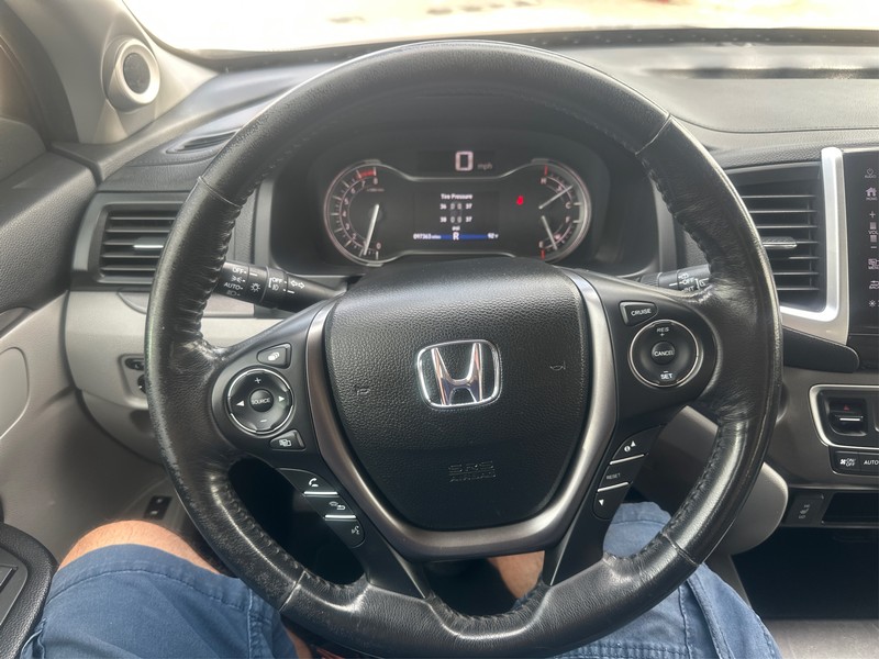 Honda Pilot Vehicle Full-screen Gallery Image 14