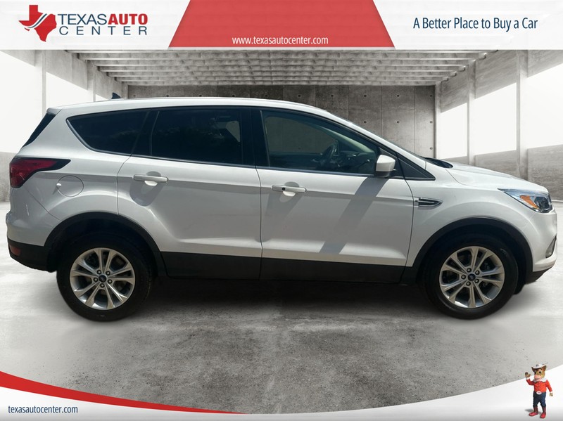Ford Escape Vehicle Full-screen Gallery Image 4