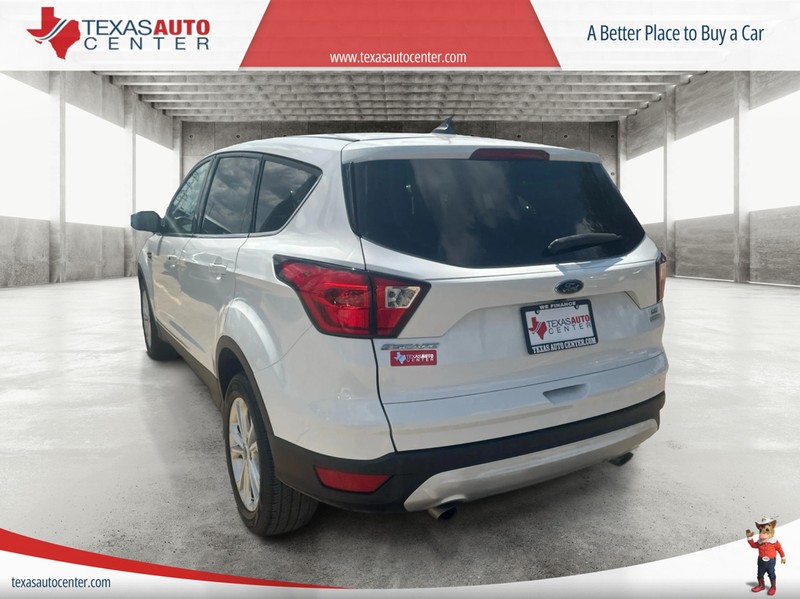 Ford Escape Vehicle Full-screen Gallery Image 7