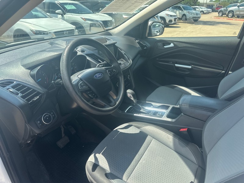 Ford Escape Vehicle Full-screen Gallery Image 8