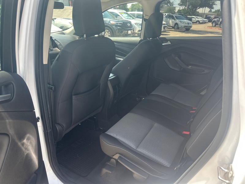 Ford Escape Vehicle Full-screen Gallery Image 9