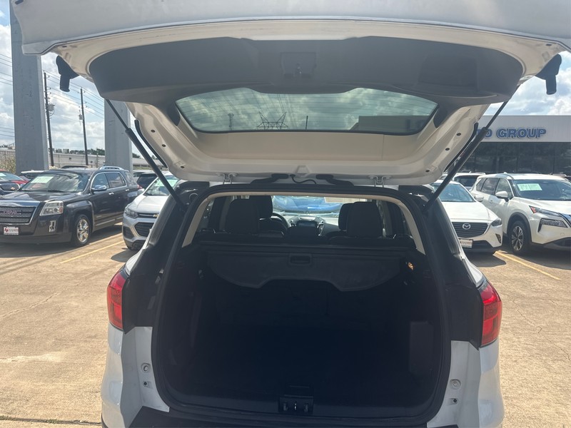 Ford Escape Vehicle Full-screen Gallery Image 10