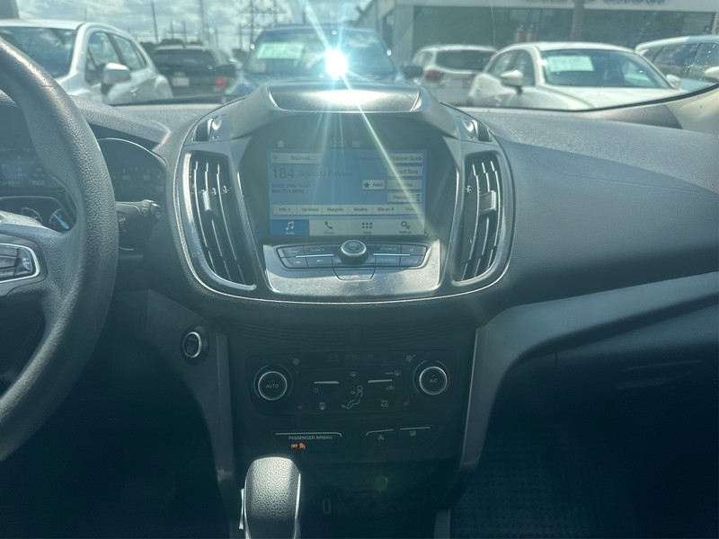 Ford Escape Vehicle Full-screen Gallery Image 11