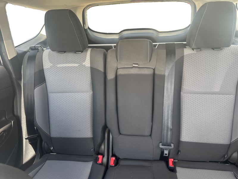 Ford Escape Vehicle Full-screen Gallery Image 12