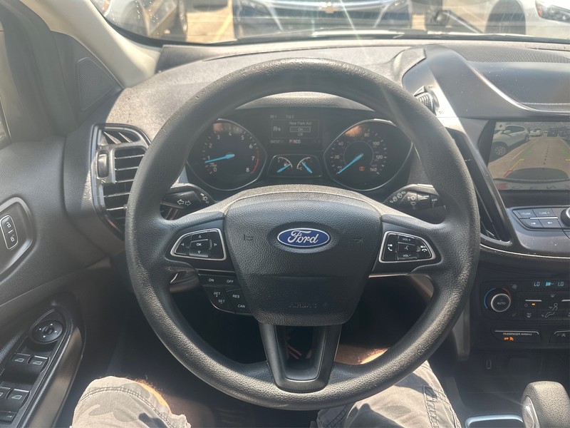 Ford Escape Vehicle Full-screen Gallery Image 13