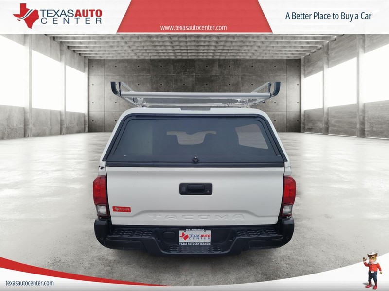 Toyota Tacoma 2WD Vehicle Full-screen Gallery Image 06