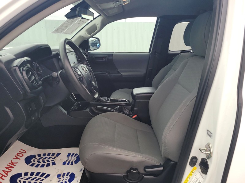 Toyota Tacoma 2WD Vehicle Full-screen Gallery Image 09