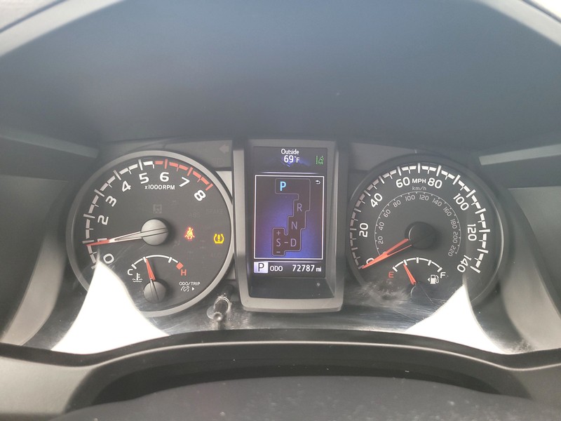 Toyota Tacoma 2WD Vehicle Full-screen Gallery Image 12