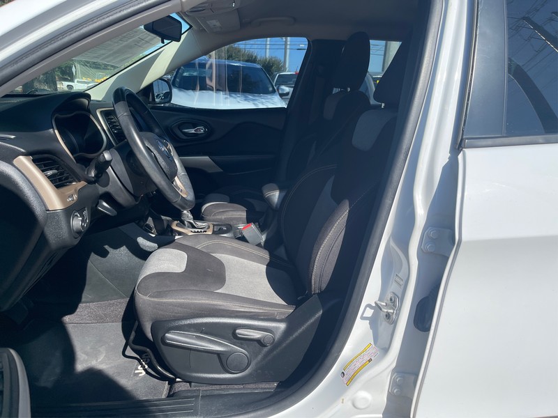 Jeep Cherokee Vehicle Full-screen Gallery Image 8