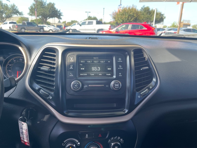 Jeep Cherokee Vehicle Full-screen Gallery Image 11