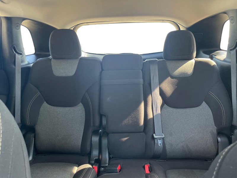 Jeep Cherokee Vehicle Full-screen Gallery Image 12