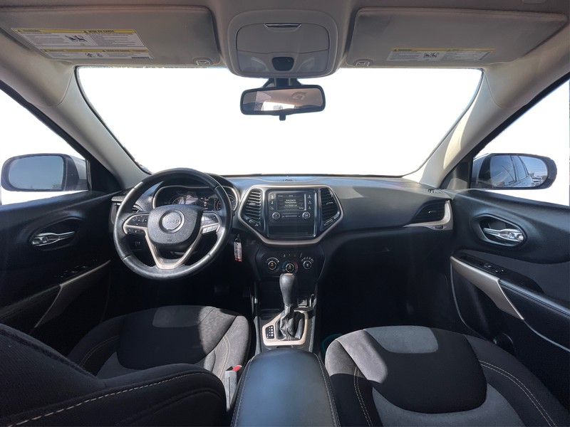 Jeep Cherokee Vehicle Full-screen Gallery Image 15