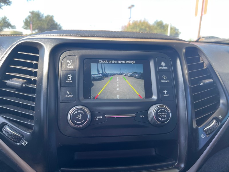 Jeep Cherokee Vehicle Full-screen Gallery Image 16