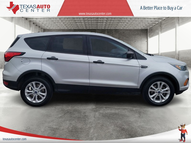 Ford Escape Vehicle Full-screen Gallery Image 4