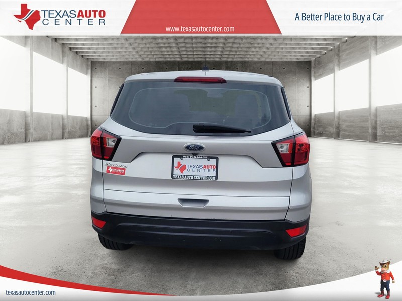 Ford Escape Vehicle Full-screen Gallery Image 6
