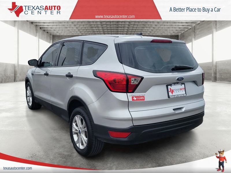 Ford Escape Vehicle Full-screen Gallery Image 8