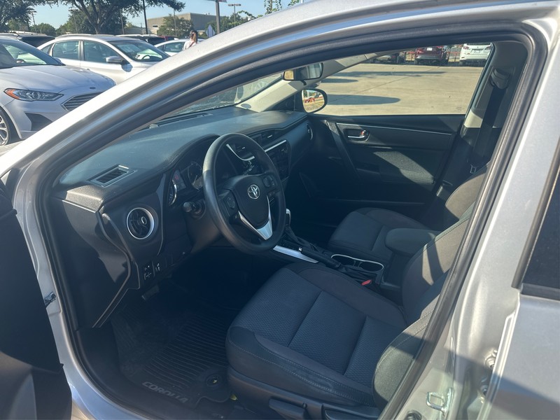 Toyota Corolla Vehicle Full-screen Gallery Image 08