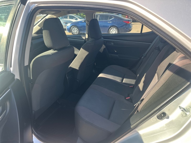 Toyota Corolla Vehicle Full-screen Gallery Image 09