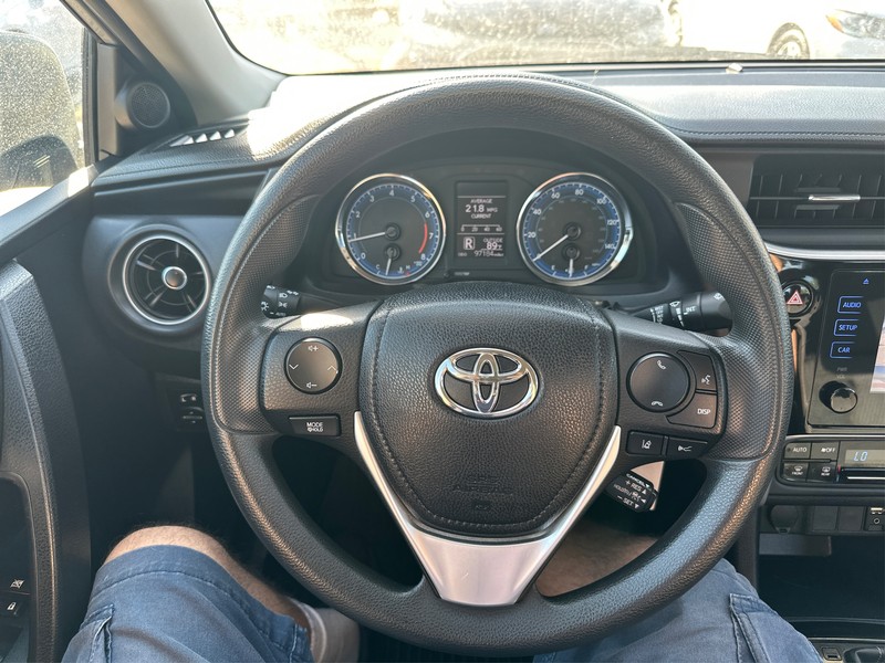 Toyota Corolla Vehicle Full-screen Gallery Image 13