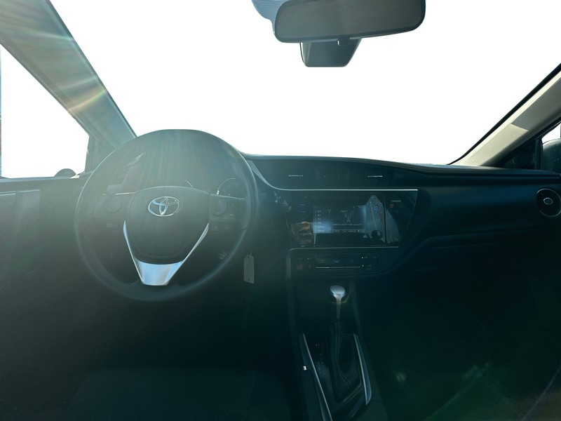 Toyota Corolla Vehicle Full-screen Gallery Image 14