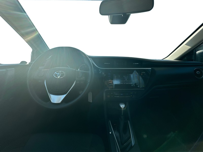 Toyota Corolla Vehicle Full-screen Gallery Image 15